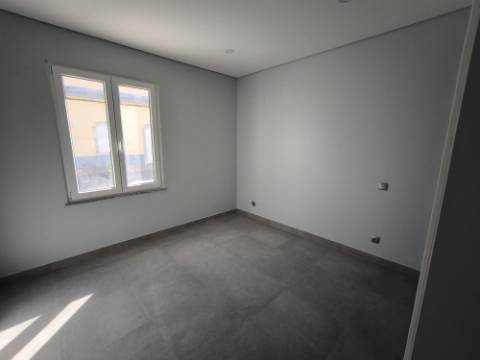 MORADIA T5+1 COM ESPAÇO EXTERIOR NO CENTRO DE CASTRO MARIM - ALGARVE