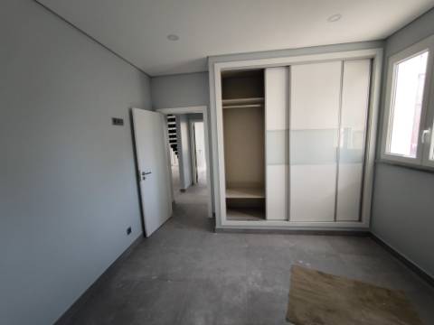 MORADIA T5+1 COM ESPAÇO EXTERIOR NO CENTRO DE CASTRO MARIM - ALGARVE