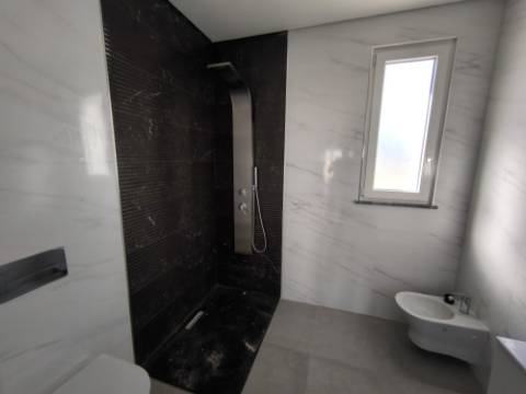 MORADIA T5+1 COM ESPAÇO EXTERIOR NO CENTRO DE CASTRO MARIM - ALGARVE