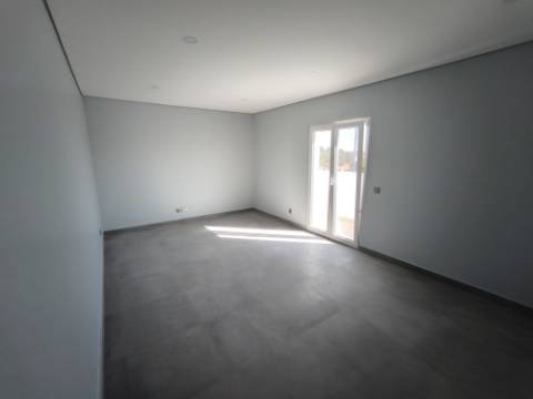 MORADIA T5+1 COM ESPAÇO EXTERIOR NO CENTRO DE CASTRO MARIM - ALGARVE