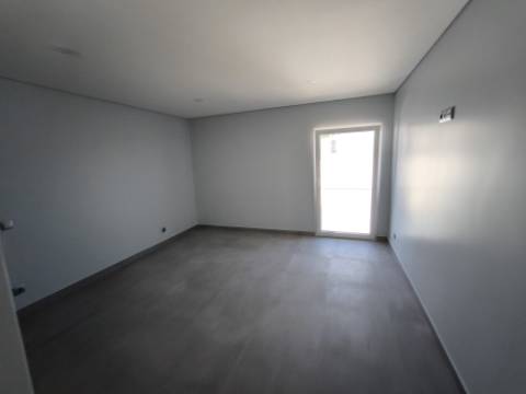 MORADIA T5+1 COM ESPAÇO EXTERIOR NO CENTRO DE CASTRO MARIM - ALGARVE