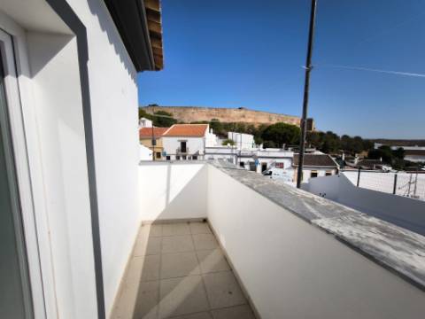 MORADIA T5+1 COM ESPAÇO EXTERIOR NO CENTRO DE CASTRO MARIM - ALGARVE