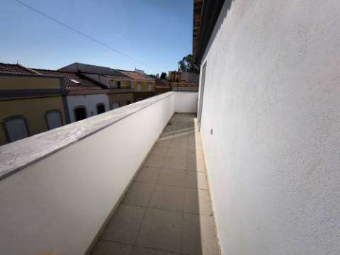 MORADIA T5+1 COM ESPAÇO EXTERIOR NO CENTRO DE CASTRO MARIM - ALGARVE