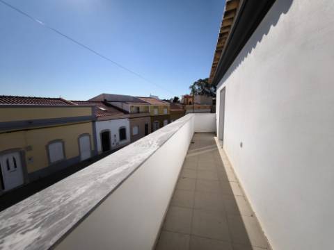 MORADIA T5+1 COM ESPAÇO EXTERIOR NO CENTRO DE CASTRO MARIM - ALGARVE