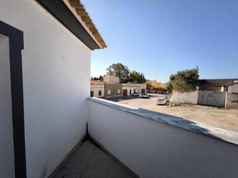 MORADIA T5+1 COM ESPAÇO EXTERIOR NO CENTRO DE CASTRO MARIM - ALGARVE