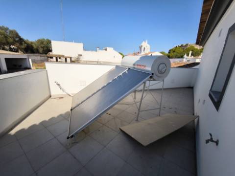 MORADIA T5+1 COM ESPAÇO EXTERIOR NO CENTRO DE CASTRO MARIM - ALGARVE