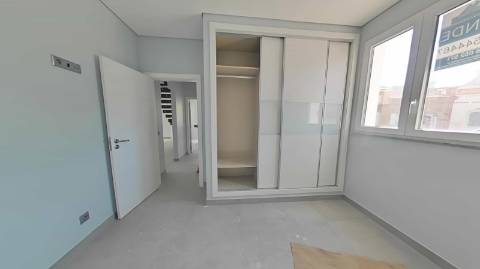 MORADIA T5+1 COM ESPAÇO EXTERIOR NO CENTRO DE CASTRO MARIM - ALGARVE