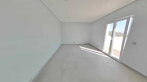 MORADIA T5+1 COM ESPAÇO EXTERIOR NO CENTRO DE CASTRO MARIM - ALGARVE