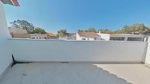 MORADIA T5+1 COM ESPAÇO EXTERIOR NO CENTRO DE CASTRO MARIM - ALGARVE