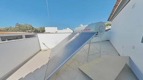 MORADIA T5+1 COM ESPAÇO EXTERIOR NO CENTRO DE CASTRO MARIM - ALGARVE