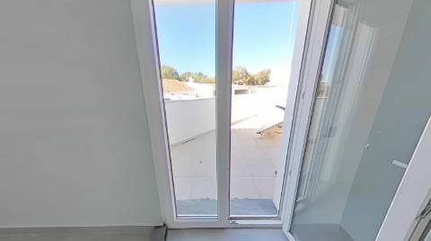 MORADIA T5+1 COM ESPAÇO EXTERIOR NO CENTRO DE CASTRO MARIM - ALGARVE