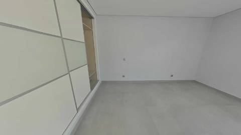 MORADIA T5+1 COM ESPAÇO EXTERIOR NO CENTRO DE CASTRO MARIM - ALGARVE