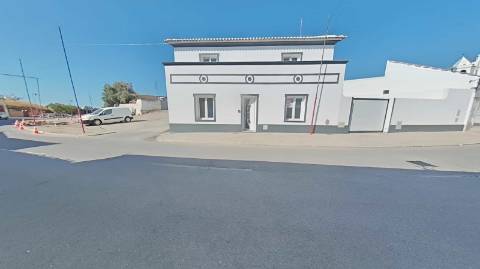 MORADIA T5+1 COM ESPAÇO EXTERIOR NO CENTRO DE CASTRO MARIM - ALGARVE