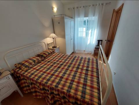 Casa Térrea T1 Zona calma totalmente renovada. Arrendamento de Outubro a Maio