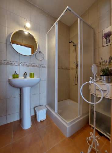 Casa Térrea T1 Zona calma totalmente renovada. Arrendamento de Outubro a Maio