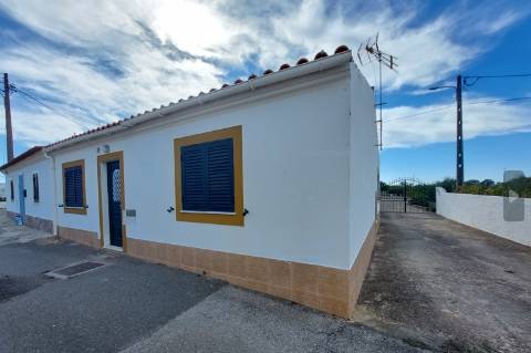 Casa Térrea T1 Zona calma totalmente renovada. Arrendamento de Outubro a Maio