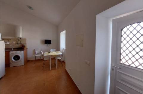 Casa Térrea T1 Zona calma totalmente renovada. Arrendamento de Outubro a Maio