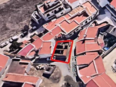 RUINA DE ESQUINA - COM 96 M2 - PARA RECONSTRUÇÃO NO CENTRO DA JUNQUEIRA - CASTRO MARIM - ALGARVE