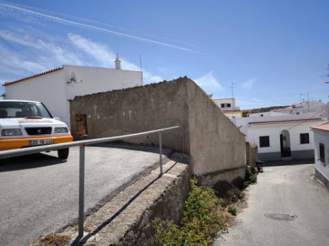 RUINA DE ESQUINA - COM 96 M2 - PARA RECONSTRUÇÃO NO CENTRO DA JUNQUEIRA - CASTRO MARIM - ALGARVE
