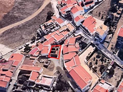RUINA DE ESQUINA - COM 96 M2 - PARA RECONSTRUÇÃO NO CENTRO DA JUNQUEIRA - CASTRO MARIM - ALGARVE