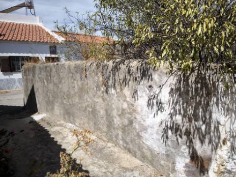 RUINA DE ESQUINA - COM 96 M2 - PARA RECONSTRUÇÃO NO CENTRO DA JUNQUEIRA - CASTRO MARIM - ALGARVE