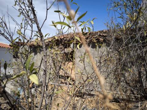 RUINA DE ESQUINA - COM 96 M2 - PARA RECONSTRUÇÃO NO CENTRO DA JUNQUEIRA - CASTRO MARIM - ALGARVE