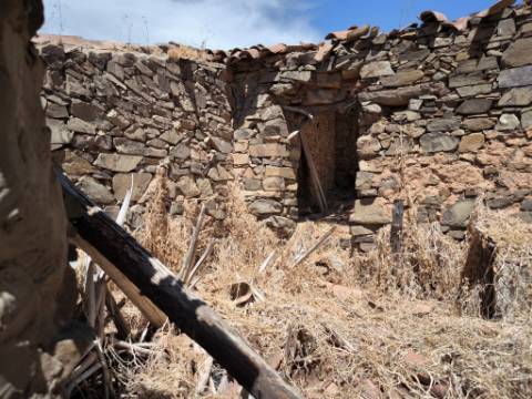 RUINA DE ESQUINA - COM 96 M2 - PARA RECONSTRUÇÃO NO CENTRO DA JUNQUEIRA - CASTRO MARIM - ALGARVE