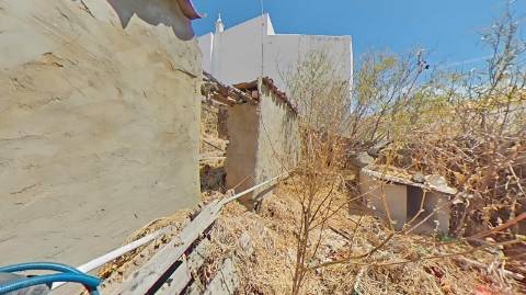 RUINA DE ESQUINA - COM 96 M2 - PARA RECONSTRUÇÃO NO CENTRO DA JUNQUEIRA - CASTRO MARIM - ALGARVE