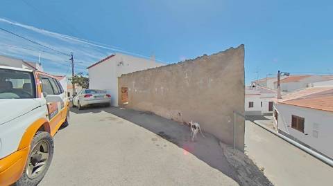 RUINA DE ESQUINA - COM 96 M2 - PARA RECONSTRUÇÃO NO CENTRO DA JUNQUEIRA - CASTRO MARIM - ALGARVE