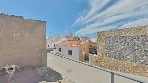 RUINA DE ESQUINA - COM 96 M2 - PARA RECONSTRUÇÃO NO CENTRO DA JUNQUEIRA - CASTRO MARIM - ALGARVE