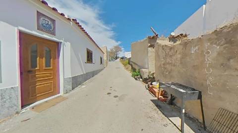 RUINA DE ESQUINA - COM 96 M2 - PARA RECONSTRUÇÃO NO CENTRO DA JUNQUEIRA - CASTRO MARIM - ALGARVE