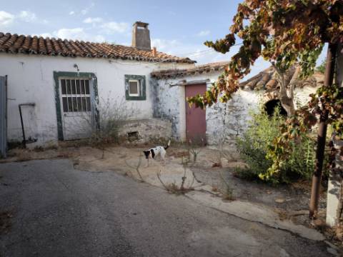 MORADIA T3 COM 320 M2 DE TERRENO E COM ANEXO - POÇO E FURO - CORTE NOVA - CASTRO MARIM - ALGARVE