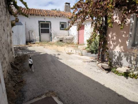 MORADIA T3 COM 320 M2 DE TERRENO E COM ANEXO - POÇO E FURO - CORTE NOVA - CASTRO MARIM - ALGARVE