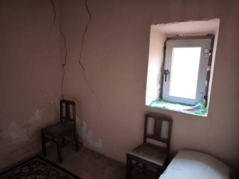 MORADIA T3 COM 320 M2 DE TERRENO E COM ANEXO - POÇO E FURO - CORTE NOVA - CASTRO MARIM - ALGARVE