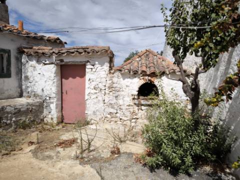 MORADIA T3 COM 320 M2 DE TERRENO E COM ANEXO - POÇO E FURO - CORTE NOVA - CASTRO MARIM - ALGARVE