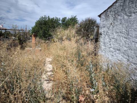 MORADIA T3 COM 320 M2 DE TERRENO E COM ANEXO - POÇO E FURO - CORTE NOVA - CASTRO MARIM - ALGARVE