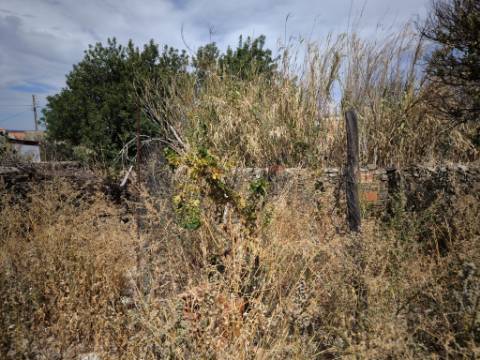 MORADIA T3 COM 320 M2 DE TERRENO E COM ANEXO - POÇO E FURO - CORTE NOVA - CASTRO MARIM - ALGARVE