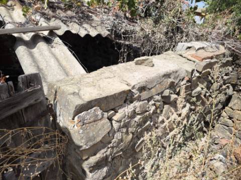 MORADIA T3 COM 320 M2 DE TERRENO E COM ANEXO - POÇO E FURO - CORTE NOVA - CASTRO MARIM - ALGARVE