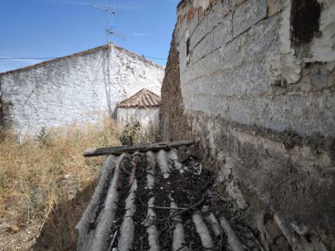 MORADIA T3 COM 320 M2 DE TERRENO E COM ANEXO - POÇO E FURO - CORTE NOVA - CASTRO MARIM - ALGARVE