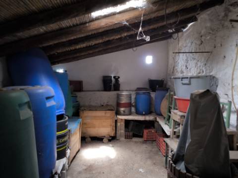 MORADIA T3 COM 320 M2 DE TERRENO E COM ANEXO - POÇO E FURO - CORTE NOVA - CASTRO MARIM - ALGARVE