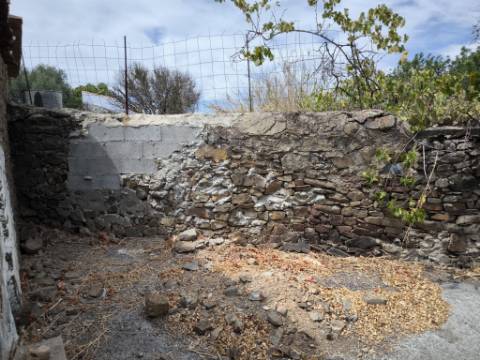 MORADIA T3 COM 320 M2 DE TERRENO E COM ANEXO - POÇO E FURO - CORTE NOVA - CASTRO MARIM - ALGARVE