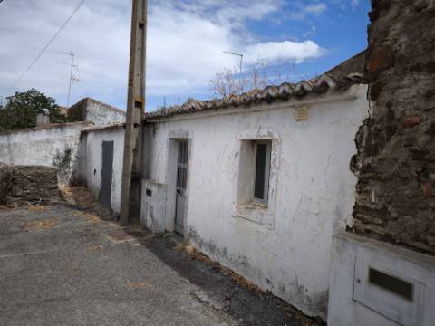 MORADIA T3 COM 320 M2 DE TERRENO E COM ANEXO - POÇO E FURO - CORTE NOVA - CASTRO MARIM - ALGARVE