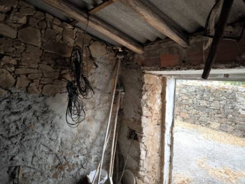 MORADIA T3 COM 320 M2 DE TERRENO E COM ANEXO - POÇO E FURO - CORTE NOVA - CASTRO MARIM - ALGARVE