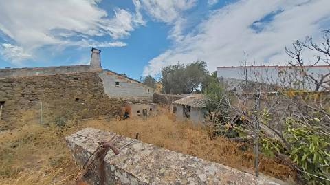 MORADIA T3 COM 320 M2 DE TERRENO E COM ANEXO - POÇO E FURO - CORTE NOVA - CASTRO MARIM - ALGARVE