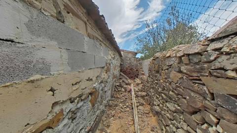 MORADIA T3 COM 320 M2 DE TERRENO E COM ANEXO - POÇO E FURO - CORTE NOVA - CASTRO MARIM - ALGARVE