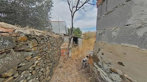 MORADIA T3 COM 320 M2 DE TERRENO E COM ANEXO - POÇO E FURO - CORTE NOVA - CASTRO MARIM - ALGARVE