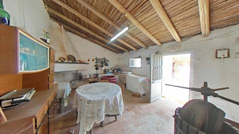 MORADIA T3 COM 320 M2 DE TERRENO E COM ANEXO - POÇO E FURO - CORTE NOVA - CASTRO MARIM - ALGARVE