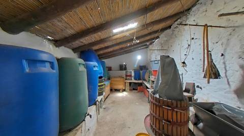 MORADIA T3 COM 320 M2 DE TERRENO E COM ANEXO - POÇO E FURO - CORTE NOVA - CASTRO MARIM - ALGARVE