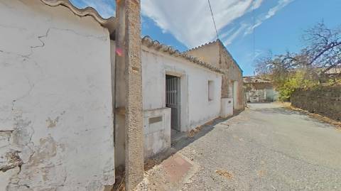 MORADIA T3 COM 320 M2 DE TERRENO E COM ANEXO - POÇO E FURO - CORTE NOVA - CASTRO MARIM - ALGARVE