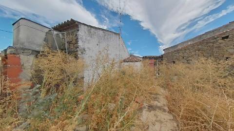 MORADIA T3 COM 320 M2 DE TERRENO E COM ANEXO - POÇO E FURO - CORTE NOVA - CASTRO MARIM - ALGARVE